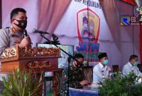 Kapolres Sampang (AKBP Didit Bambang Wibowo Saputro) saat menyampaikan sambutannya dalam kegiatan Launching Jatim Bermasker. 