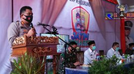 Kapolres Sampang (AKBP Didit Bambang Wibowo Saputro) saat menyampaikan sambutannya dalam kegiatan Launching Jatim Bermasker. 