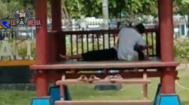 Pasangan pemuda-pemudi tengah asyik bercumbu di Taman Wijaya Kusuma, Sampang. 