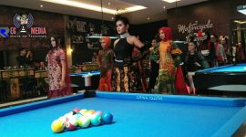Penampilan para finalis diajang Culture Night Putri Batik Sampang di Bunga Billiard (B2) Cafe.
