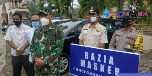 Warga Aceh Selatan Yang Tidak Memakai Masker Dijalan Ditindak Membersihkan Halaman Masjid