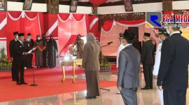 Bupati Sampang (H. Slamet Junaidi) saat prosesi mutasi 45 pejabat dilingkungan Pemkab Sampang.