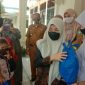 Penyerahan bantuan spesifik kepada beberapa anak sekolah yang terdampak covid-19, di Aceh Selatan.