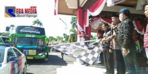 Wabup Sampang Lepas Pemberangkatan Study Banding Rombongan AKD Ke Banyuwangi