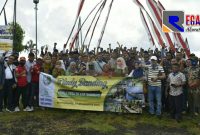 Pose bersama seluruh Kepala Desa se-Kabupaten Sampang saat berkunjung ke Desa Tamansuruh, Banyuwangi.