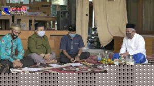 Mahasiswa Baru UTM Ngaji Kebangsaan Kepada KH. Marzuqi Mustamar