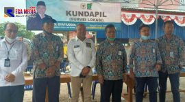 Anggota Komisi V DPR RI (Syafiuddin Asmoro) saat berpose bersama Kepala Balai di Jawa Timur Kementerian PUPR