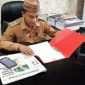 Kepala Desa Ilangata (Sumarjin Moohula), saat dikonfirmasi diruang kerjanya, Rabu (29/9/20).
