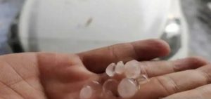 Hujan Angin Disertai Butiran Es Landa Kota Cimahi