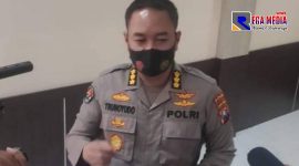 Kabid Humas Polda Jatim saat memberikan realess terkait pembubaran acara KAMI di Surabaya