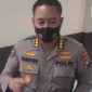 Kabid Humas Polda Jatim saat memberikan realess terkait pembubaran acara KAMI di Surabaya