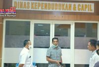 Anggota Komisi A DPRD Bangkalan saat melakukan sidak ke Mall Pelayanan Publik di Bangkalan Plaza.