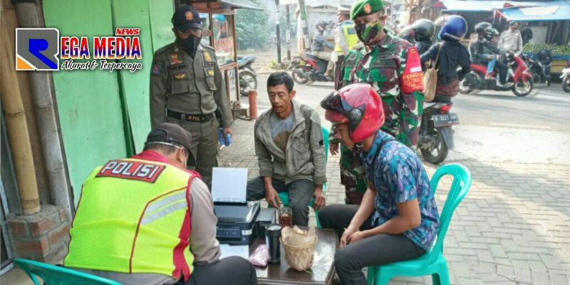 Muspida Kecamatan Cimahi Utara saat melakukan ops gabungan yang tidak mematuhi protokol kesehatan.