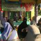 Saat berlangsungnya pelatihan keterampilan macrame bagi ibu-ibu rumah tangga oleh Pengabdian Masyarakat UTM.