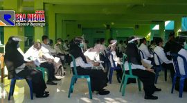 Peserta saat mengikuti tes SKB CPNS di gedung SMPN 1 Sampang.