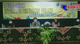 Plt Kepala Dinas Kesehatan Kab.Sampang  (Agus Mulyadi) saat menggelar pelatihan intervensi perubahan perilaku, bertempat di Aula Trunojoyo Hotel Camplong.