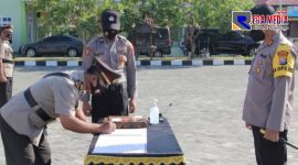 Suasana sertijab dihalaman Mapolres Sampang, Rabu (30/9/20)