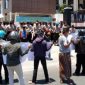 Puluhan LSM Nusantara saat melakukan aksi demo didepan kantor Kejaksaan Negeri Pamekasan.
