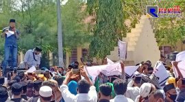 Aksi massa berlangsung damai didepan Mapolres Sampang