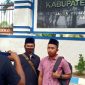 Sekretaris Himaka saat menyampaikan keterangan persnya, Senin (5/10/20) didepan kantor DPRD Sampang