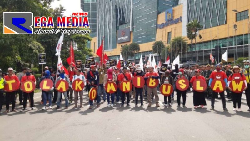 Ilustrasi,  Sejumlah elemen buruh dan mahasiswa yang tergabung dalam Gerakan Tolak Omnibus Law (Getol) Jawa Timur