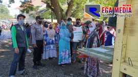 Foto : penyerahan Secara simbolis oleh Camat Tanah Luas Usman.K, S.Sos didampingi Kapolsek, Danramil, dan Koordinator Kecamatan (Korcam)
