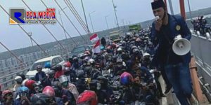 Ribuan Aktivis Mahasiswa UTM Unjuk Rasa Tolak RUU Cipta Kerja