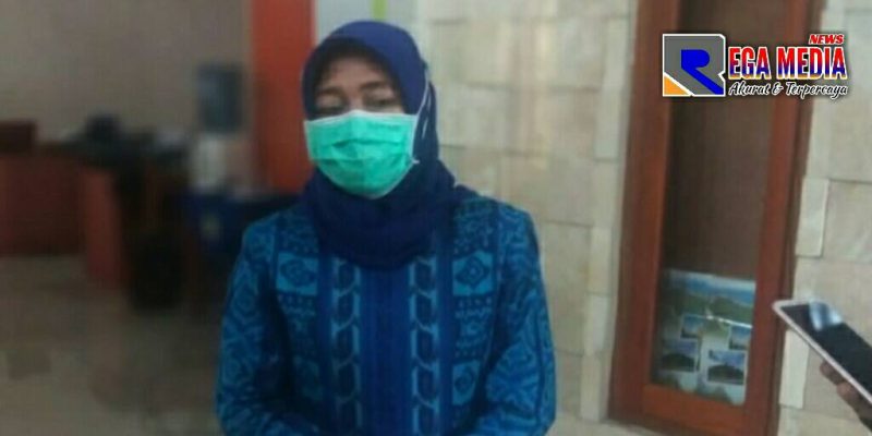 Kepala Sekolah SMPN 3 Bandung Barata (Ai Nurhayati).