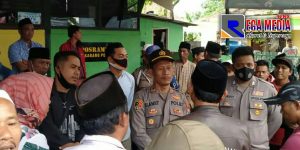 Mapolsek Karang Penang Sampang Didemo Puluhan Warga