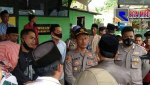 Mapolsek Karang Penang Sampang Didemo Puluhan Warga