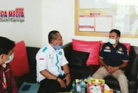Sekdakab Gorontalo Utara saat konsultasi ke Reskrim terkait media yang diduga mencemarkan nama baiknya.
