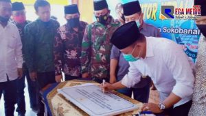 Bupati Sampang Resmikan Kantor Desa Tobai Barat Hasil ADD dan Swadaya Masyarakat