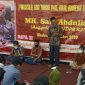 Ketua Said Abdullah Institute (SAI) Kabupaten Bangkalan, Dr. Safi’., S.H., M.H. berdiri saat memberikan sambutan