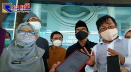 Ketua Komisi D (Nur Hasan) bersama Direktur RSUD Syamrabu (dr. Nunuk Kristiani) saat memberi keterangan pada awak media