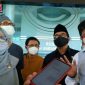 Ketua Komisi D (Nur Hasan) bersama Direktur RSUD Syamrabu (dr. Nunuk Kristiani) saat memberi keterangan pada awak media