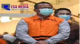 Menteri Kelautan dan Perikanan (Edhy Prabowo) mengenakan rompi orange tahanan KPK.