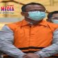 Menteri Kelautan dan Perikanan (Edhy Prabowo) mengenakan rompi orange tahanan KPK.