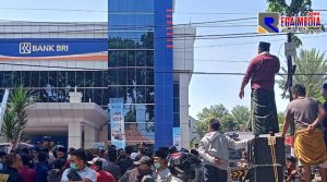 Terkait Dugaan Penipuan Oknum BRI, Ratusan Massa Kembali Kepung Kantor Cabang Pamekasan