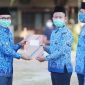 Bupati Pamekasan saat menyerahkan SK CPNSD beberapa waktu lalu