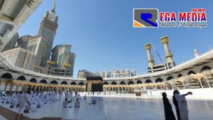 Indonesia Berangkatkan 360 Jemaah Umroh Perdana ke Arab Saudi