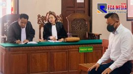 Dua kuasa hukum terdakwa Bank BPR Legian, Aconk Latif dan Dian Suryani.