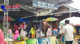Pasar Kolpajung, Pamekasan, Madura, Jawa Timur.