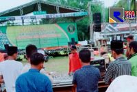 Terlihat sejumlah pemuda tengah mempersiapkan launching PCS Syubbanul Musthofa.