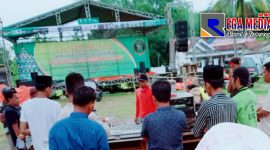 Terlihat sejumlah pemuda tengah mempersiapkan launching PCS Syubbanul Musthofa.