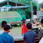 Terlihat sejumlah pemuda tengah mempersiapkan launching PCS Syubbanul Musthofa.