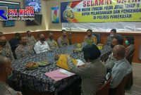 Tim Wasrik Itwasda Polda Jatim saat berada diruang data Mapolres Pamekasan 