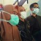 Direktur RSUD Syamrabu Bangkalan (dr. Nunuk Kristiani) saat di wawancara awak media.