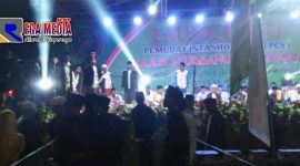 Tampak warga antusias memadati depan panggung dalam acara launching Pemuda Cinta Sholawat.