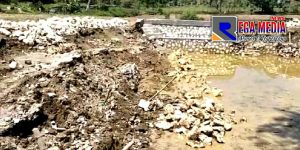 Diduga Asal Jadi, Proyek Embung Dana Desa di Sampang Hancur