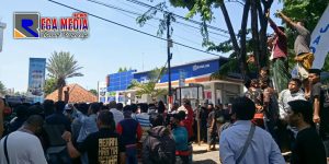 Massa Aksi Desak BRI Pamekasan Segera Selesaikan Kasus Dugaan Penipuan Oknum BRI
